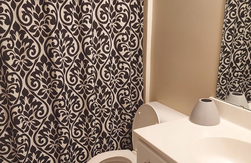 Cliftondale House | Large house with movie theater sleeps 14+