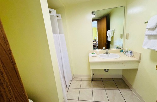 Sandusky Hotel | Large King Room Across from Sports Center