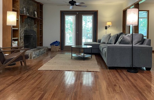 Gumlog House | Large Lake Front home on Lake Hartwell in a peaceful setting