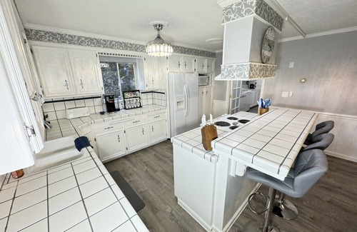 Lakehead-Lakeshore House | Large Lake House, Game Room, 4 Bedrooms, Near Lake- Shasta Lakeshore Retreat #14