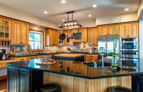 Huron House | Large Lakefront 6 bedroom Huron home