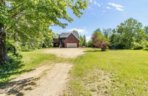 Big Bay House | LARGE LAKEFRONT HOME ON LAKE PETENWELL WITH VOLLEYBALL COURT *NEW DISCOUNTED WINTER RATE*