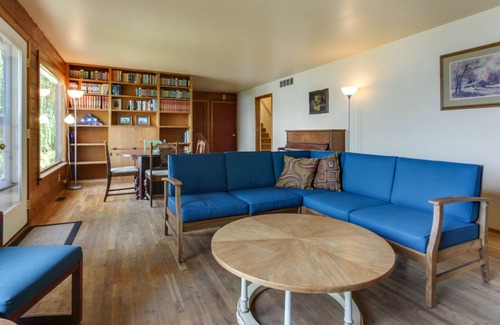 Sandpoint House | Large lakefront house with fireplace, gas grill & stunning lake views