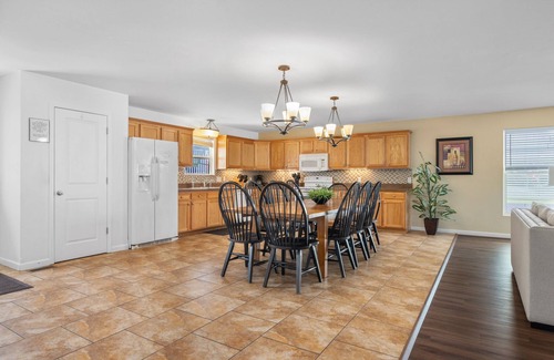 Gravois Mills Villa | Large Lakefront Villa on 7MM of Gravois arm on Lake of the Ozarks
