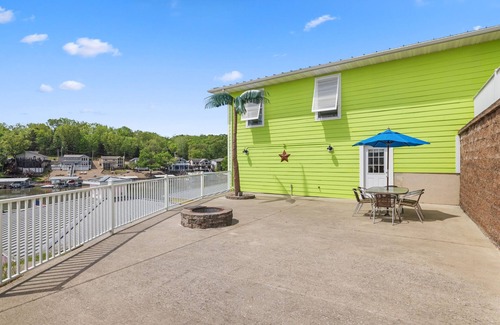 Gravois Mills Villa | Large Lakefront Villa on 7MM of Gravois arm on Lake of the Ozarks