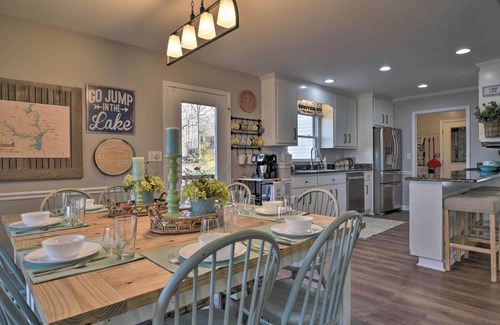 Lavonia House | Large Lavonia Home w/Party Dock on Lake Hartwell!