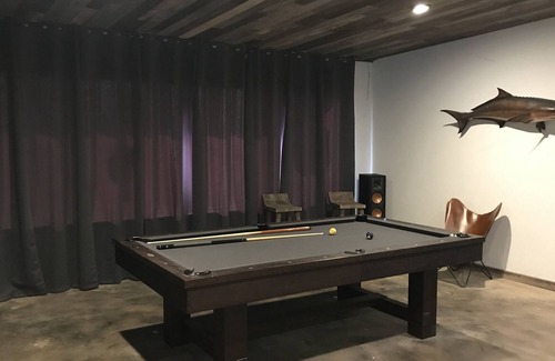 Boothville-Venice Apartment | LARGE LIVING AREA, 2 BEDROOMS, 9 BEDS, 2.5 BATHROOMS, LARGE KITCHEN, POOL TABLE