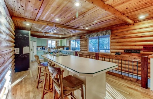 Leavenworth House | Large lodge with hot tub, theater, acreage and close to town! #STR 000330