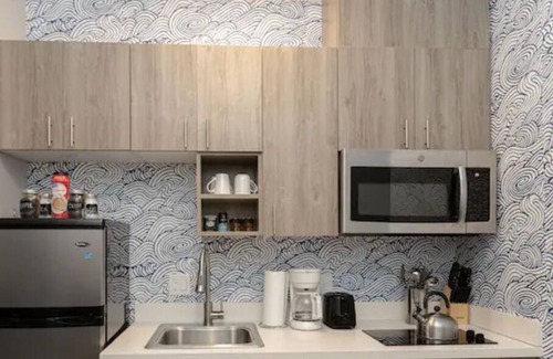 Mission Hills House | Large Loft Near Restaurant Row w/WiFi, CableTV/HBO