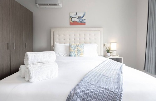 Mission Hills House | Large Loft Near Restaurant Row w/WiFi, CableTV/HBO