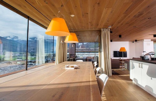 Bramberg am Wildkogel Ski Chalet | Large luxury chalet: on the skip & toboggan run and the Smaragdbahn (gondola).