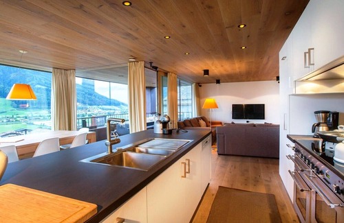 Bramberg am Wildkogel Ski Chalet | Large luxury chalet: on the skip & toboggan run and the Smaragdbahn (gondola).