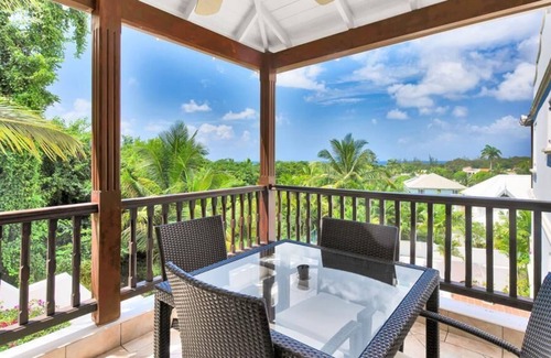 Gibbes Condo | Large luxury 1 bedroom apartment, pool & sea view