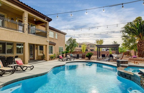 Las Vegas House | Large luxury 5 bedroom home w/ resort style backyard.
