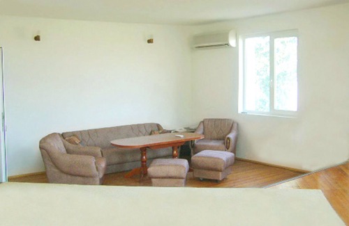 Varna Villa | Large luxury furnished villa with pool, on the beach side .