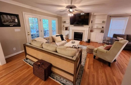 Lynchburg House | Large Luxury House