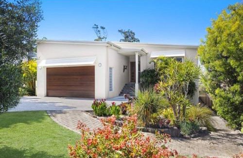 Mollymook House | Large luxury house with stunning beach views