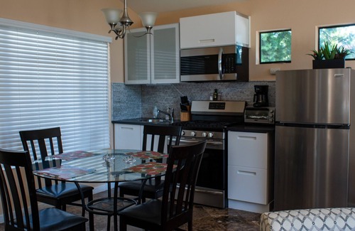 Sunset Park Apartment | Large Luxury Studio with view in Santa Monica