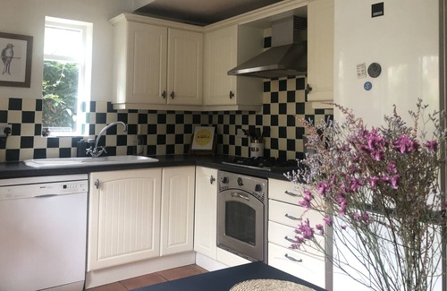 Mortlake House | Large Maisonette with garden in Barnes near river
