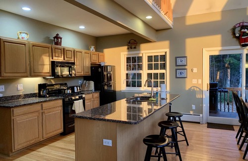 East Burke Ski Chalet | Large Modern Chalet - Slope Side - On Burke MT-Mt Bike, Hike, Ski, Snowmobile