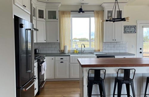 Ellensburg House | Large Modern Farmhouse -Country living at it's finest!