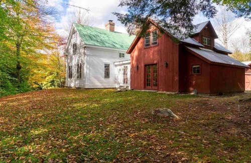 Moscow House | Large Modern Farmhouse on top of the hill! 2 Miles from Stowe Village