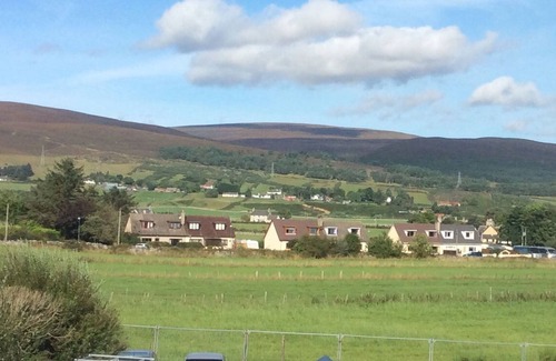 Brora Apartment | Large modern holiday home in good location on NC500 route