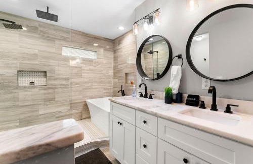 East Side House | Large Modern Home Centrally located With Hot Tub