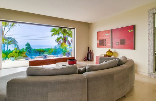 Sunset Cliffs House | Large & modern home close to the ocean w/private washer/dryer - 1 dog welcome