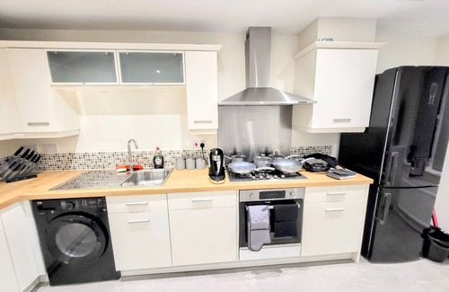Heeley House | Large Modern House with Parking