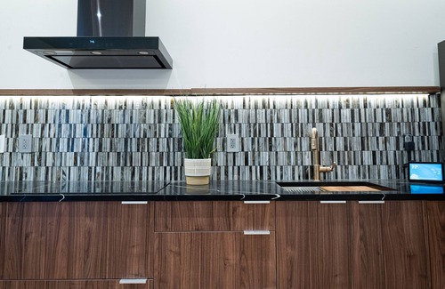 Redmond Apartment | Large Modern Loft in Central Location