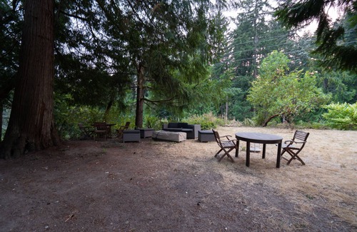 Redmond Apartment | Large Modern Loft in Central Location