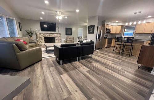 West Omaha House | Large, modern, spacious and clean 6-bedroom house in desirable West Omaha.
