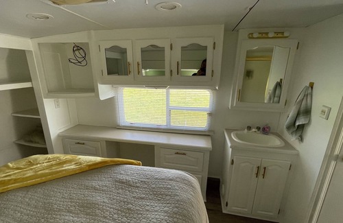 Quinlan House | Large newly renovated camper on a quite farm