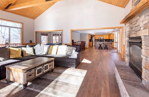 Eden Cabin | Large Nordic Valley Home w/ Private Hot Tub