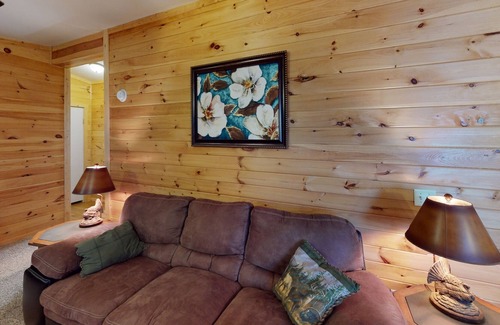 Nelsonville Cabin | Large, Open Sunset Cabin in Star of Hocking Hills