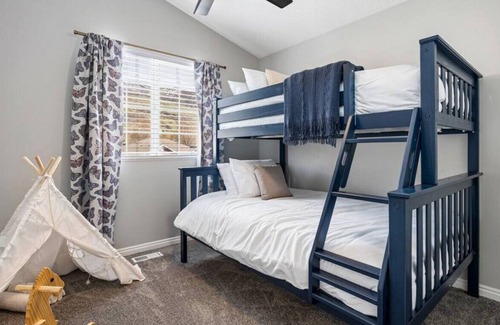 Farmington House | Large Peaceful Family-friendly Farmington Home near Lagoon