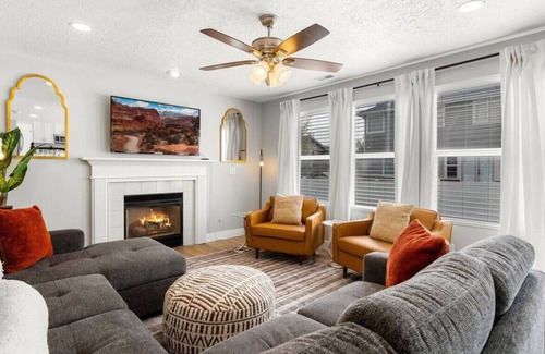 Farmington House | Large Peaceful Family-friendly Farmington Home near Lagoon