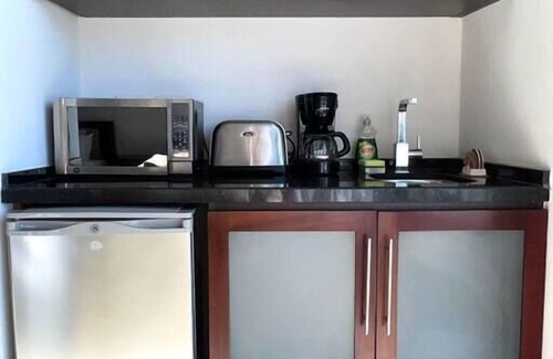 Francisco Uh May House | Large Penthouse Studio with Private Heated Jacuzzi C301S