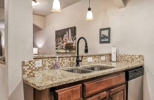 West Plaza Condo | Large Plaza 2BR/2BTH
