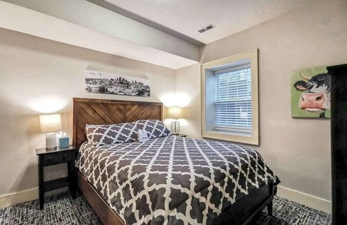 West Plaza Condo | Large Plaza 2BR/2BTH