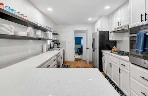 Atascadero House | Large Pool l Hot Tub l Spacious l Family Friendly