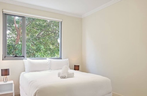 Warrawee Apartment | Large Premium 2 Bd Apt with Views | Balcony Dining