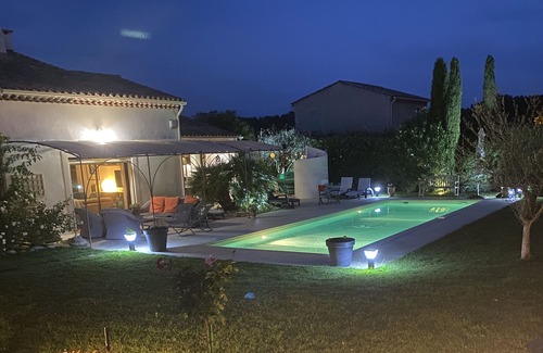 Robion Villa | Large pretty villa 200m2, AC, garden, swimming pool, Luberon 100 m
