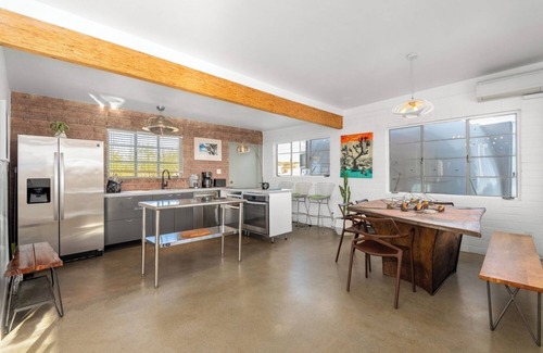 Palm Springs House | Large Private Spacious House 10 mins from Palm Springs 4 Bedrooms Sleeps 9