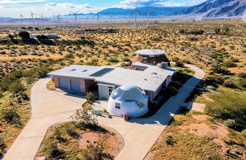 Palm Springs House | Large Private Spacious House 10 mins from Palm Springs 4 Bedrooms Sleeps 9