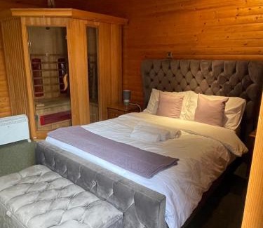 Grays Apartment | Large Private En-suite Space