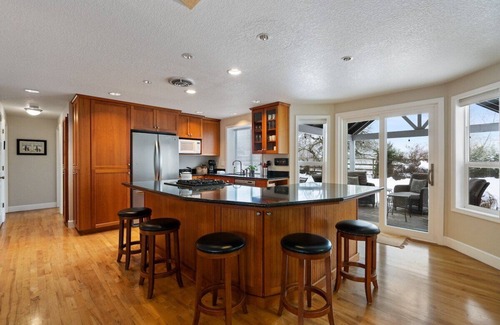 Camas House | Large & Private Family Home in Camas