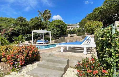 Treasure Beach Villa | Large private villa with swimming pool and tennis court. Great for groups.