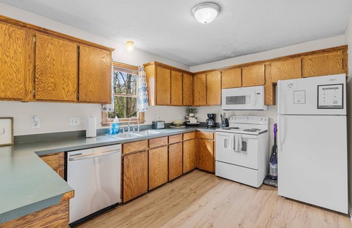 Woodfield House | Large Private Yard, Near USC! - The Garnet Goliath
